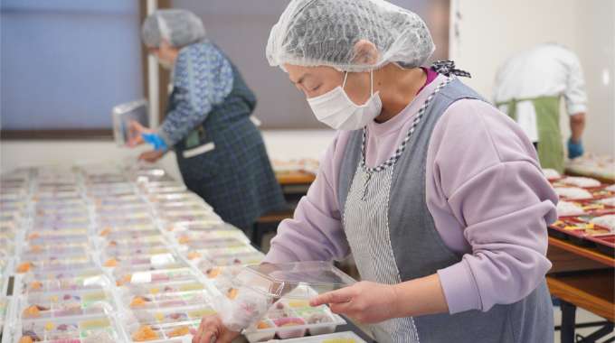 お弁当製造・宅配の風景